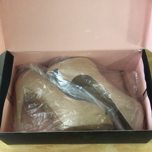 Women’s platform heels. Nude. Victoria’s Secret. - Picture 7 of 7